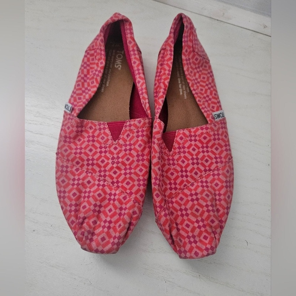 TOMS Womens Alparagata Flats Shoes Size 7 Red Pink Geometric Slip On